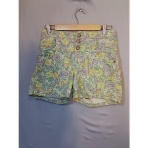 1st Kiss, Floral High-waist shorts